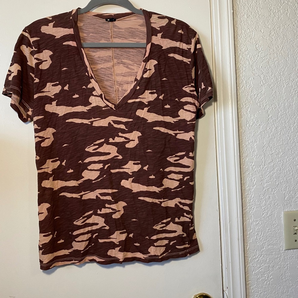 Monrow Women's Brown Camouflage V-Neck Short Sleeve‎ T-Shirt Top Size M